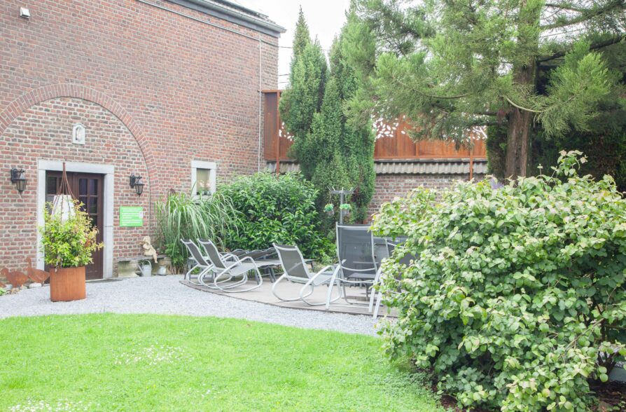 La cour intérieure et son jardin